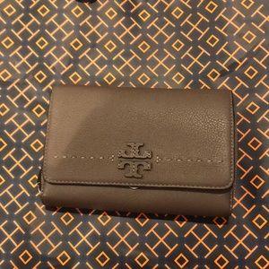 Tory Burch - Mcgraw flat cross body - silver maple